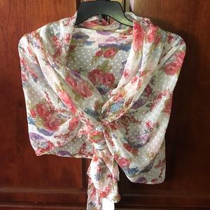 ๐งฃBetsey Johnson Oversized Floral Wrap